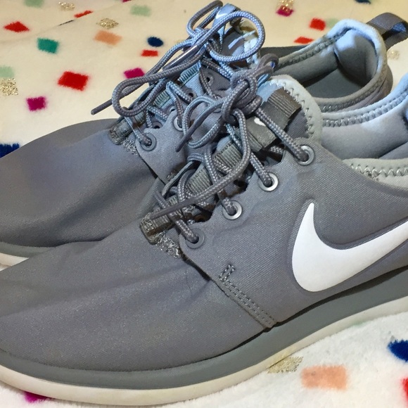 Nike Other - Nike Youth Size 3.5 (Gray/White)